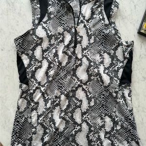 Sleeveless golf shirt